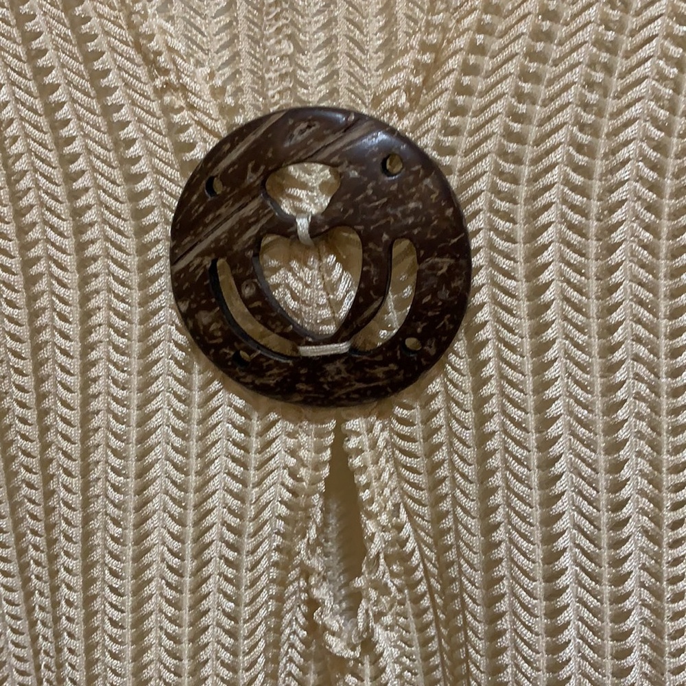 PARADISE ASYMMETRICAL TOP SZ S/M CROCHETED CREME FLOPPY POCKETS/LG BUTTON - Picture 3 of 8